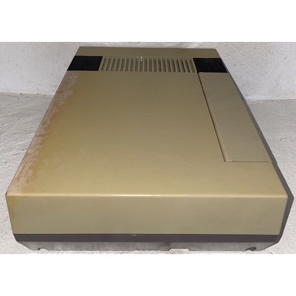 NINTENDO NES-001 Console Bundle With 2 Controllers! - Picture 8 of 10